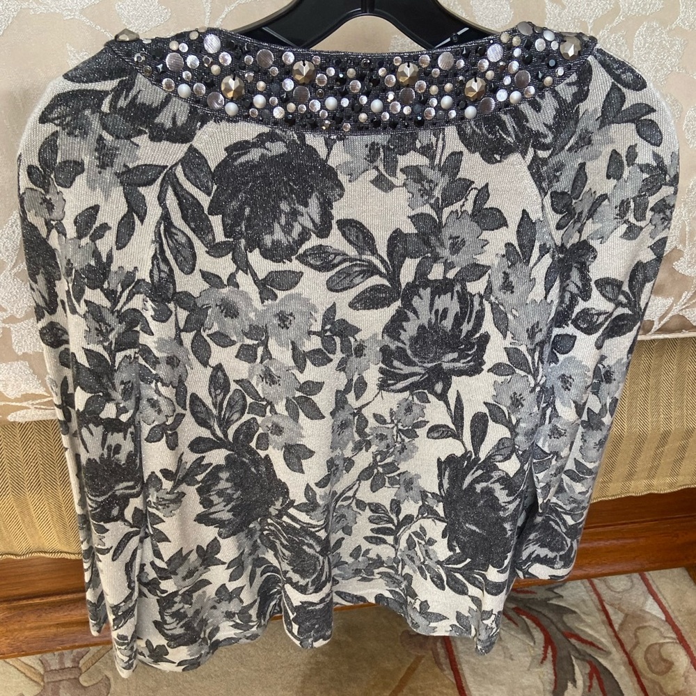 St. John sweater set shimmer floral M - Picture 5 of 9